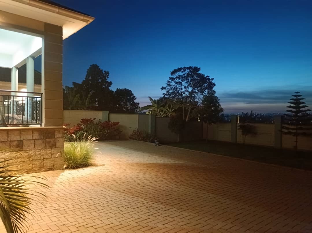 b149376e-6292-4cc8-a8ec-4dc1aba80f0a