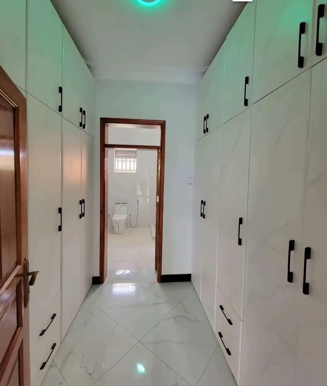 b7326a30-f0af-4bba-8efb-57c6a4f4b2bc